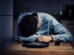 英国爆发孤独病这种病有哪些表现？
